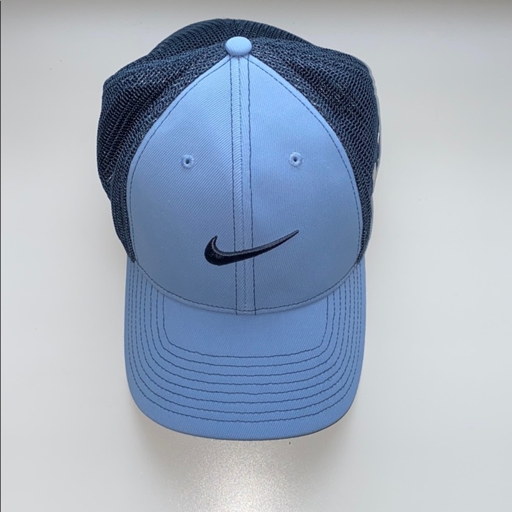NIKE GOLF HAT